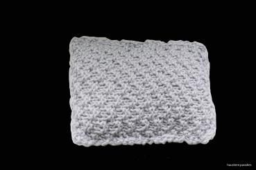 Spielkissen für Katzen gestrickt in hellgrau